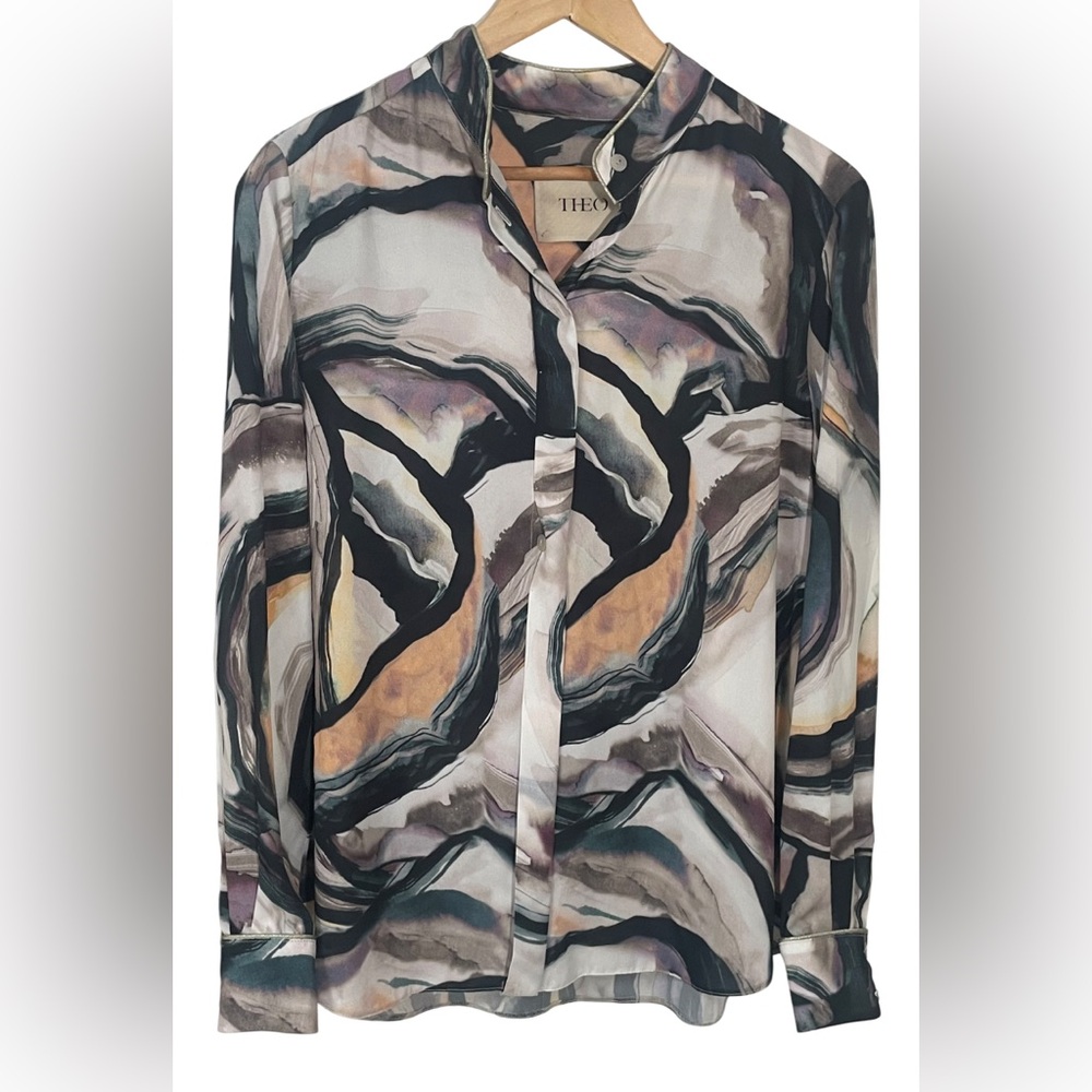 Theo The Label Shirt Blouse Medium Geometric Print Button Front Quiet Luxury